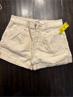 RSQ High Waist Cream Cotton-Blend Cuffed Shorts size 8 NWT ✨